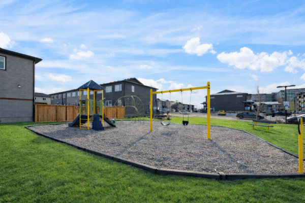 225 peguis playground